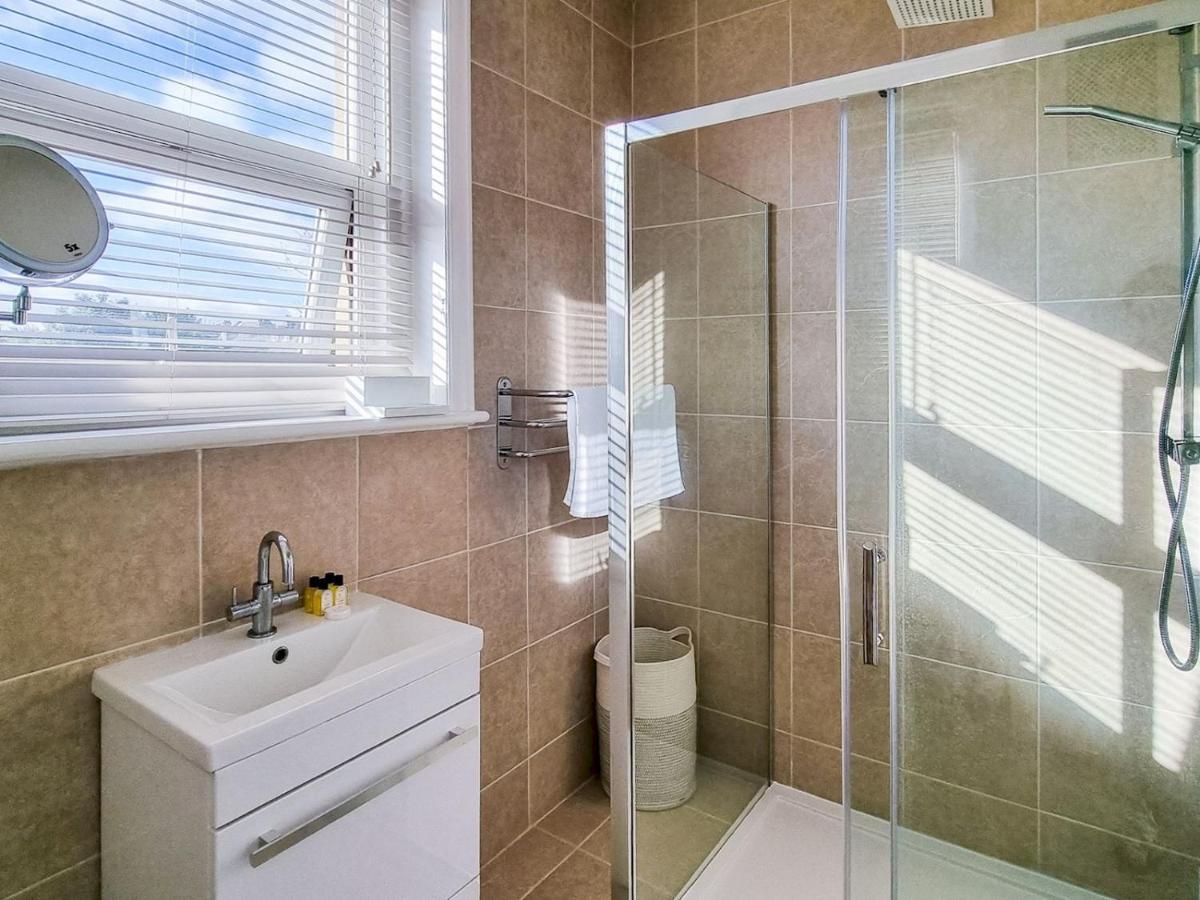 Pass The Keys Wimbledon Hideaway Apartment London Exterior photo