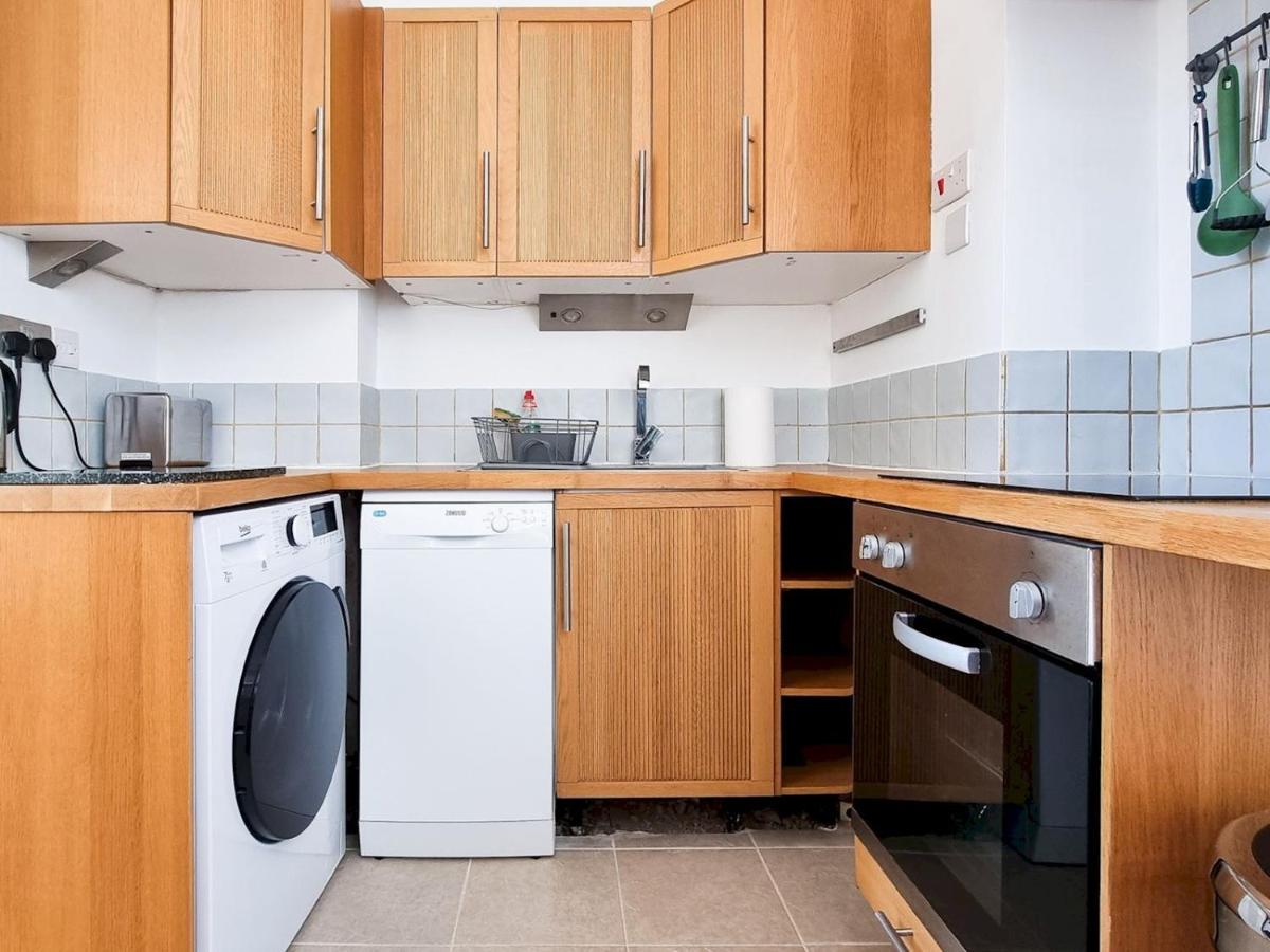 Pass The Keys Wimbledon Hideaway Apartment London Exterior photo