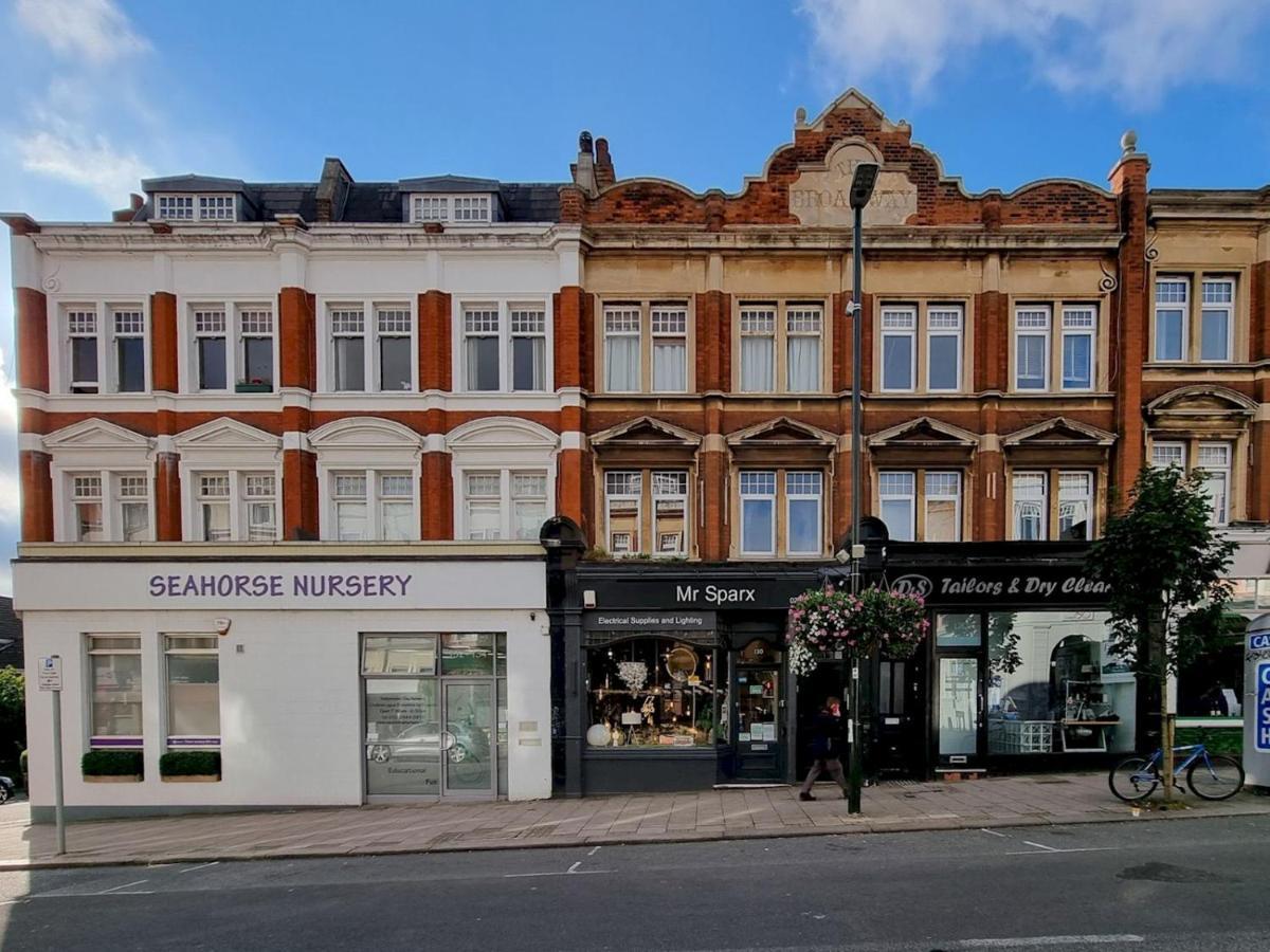 Pass The Keys Wimbledon Hideaway Apartment London Exterior photo
