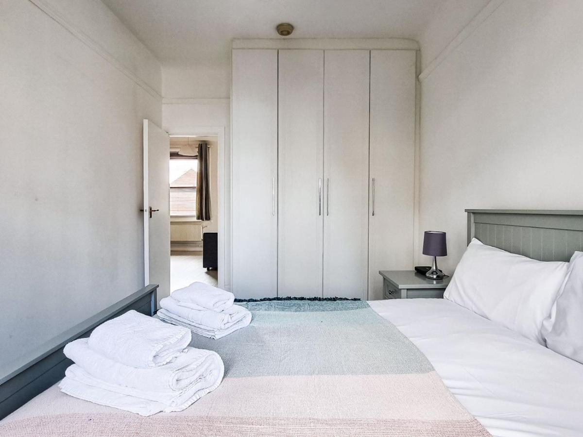Pass The Keys Wimbledon Hideaway Apartment London Exterior photo