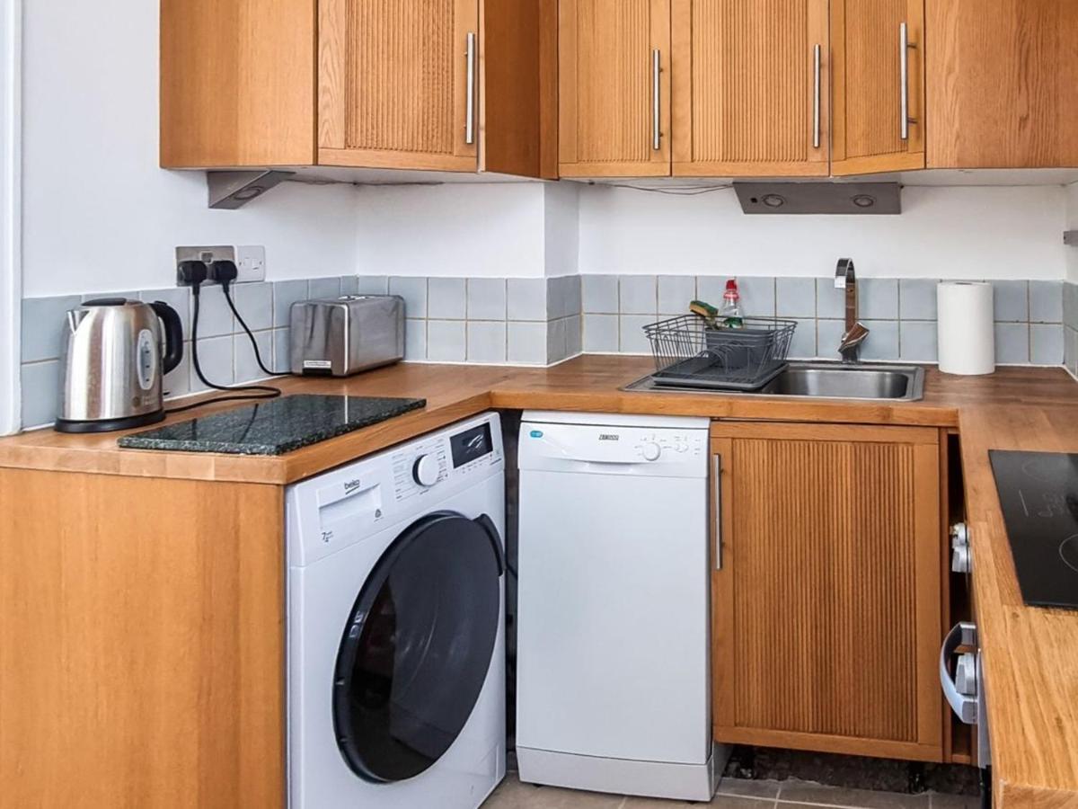 Pass The Keys Wimbledon Hideaway Apartment London Exterior photo