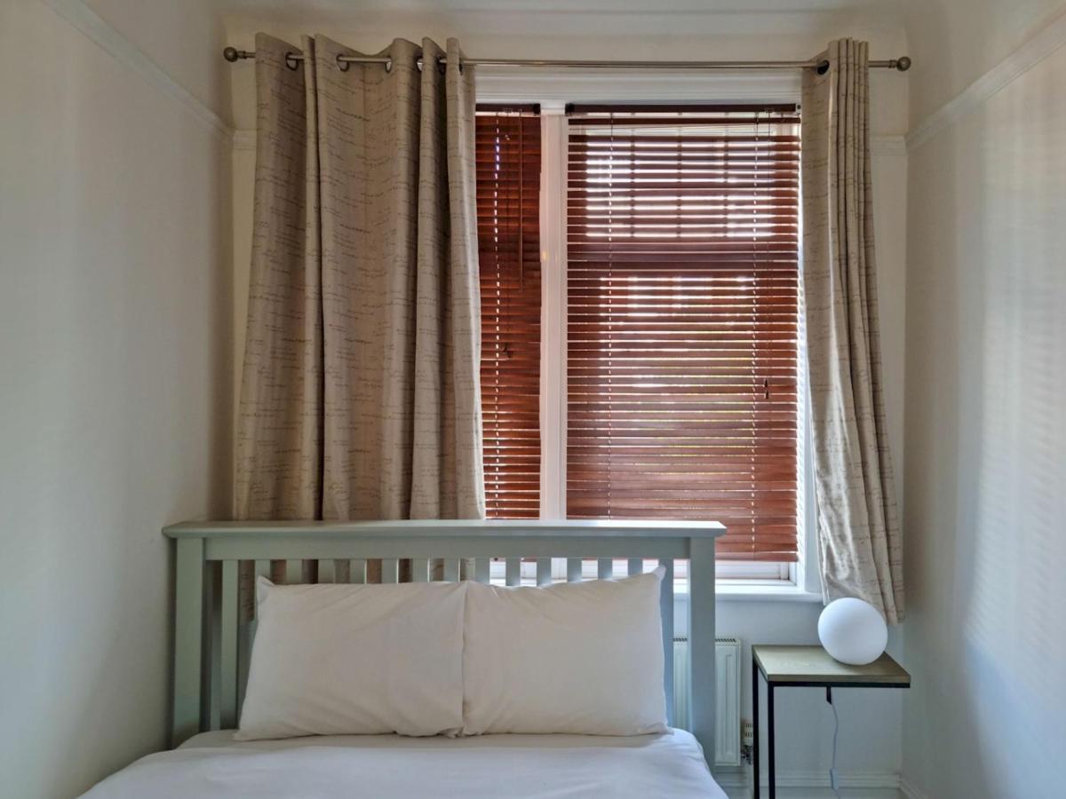 Pass The Keys Wimbledon Hideaway Apartment London Exterior photo